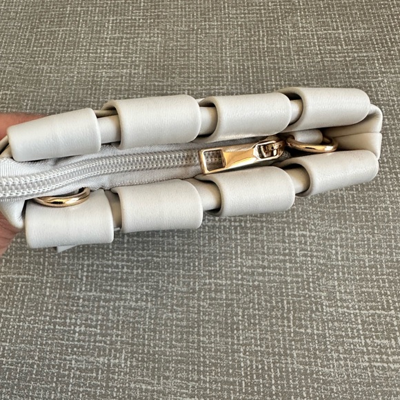 Remi and Reid LINDY WOVEN CELLPHONE OFF-WHITE (straps not included) crossbody - Picture 10 of 13